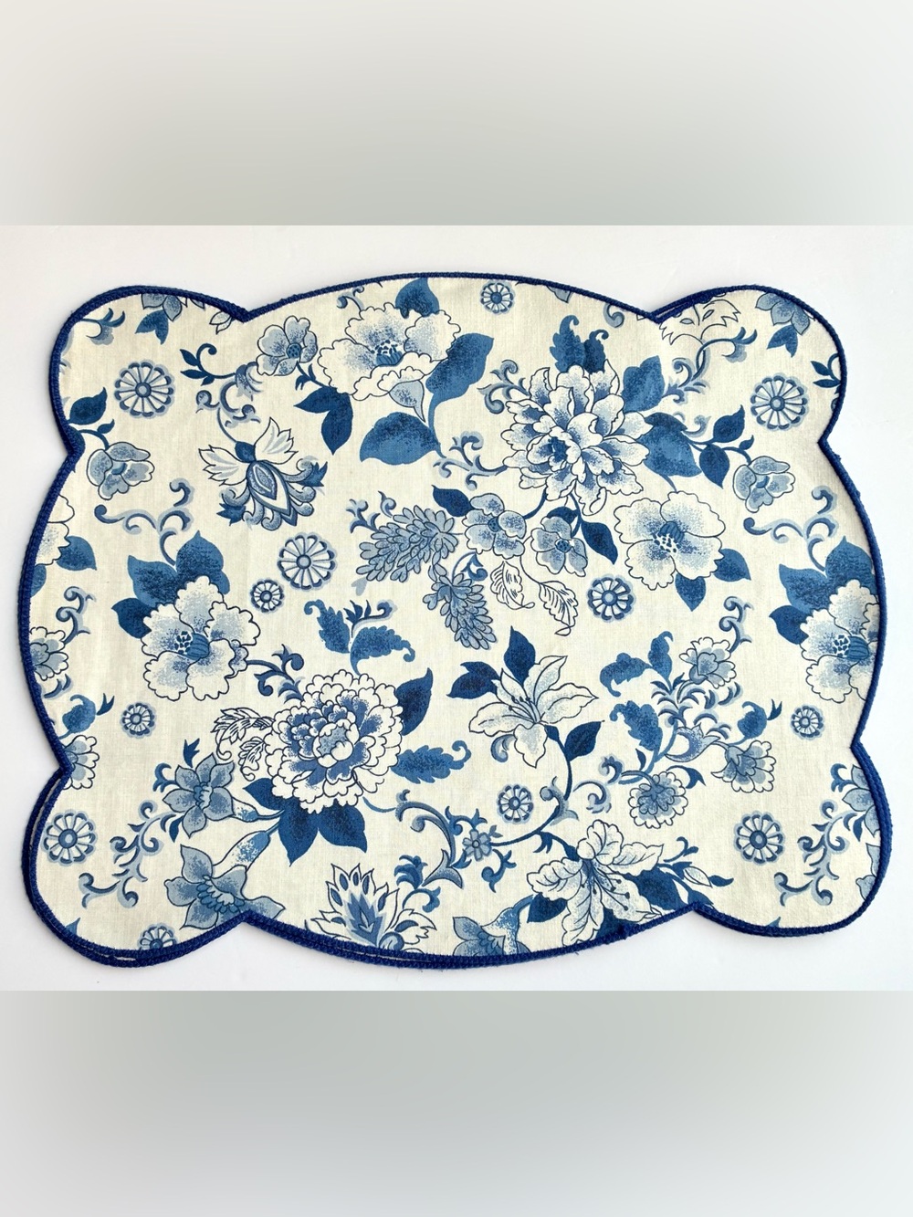 French Toile Floral Placements Set of 4 Blue Scalloped Edge Reversible 17”